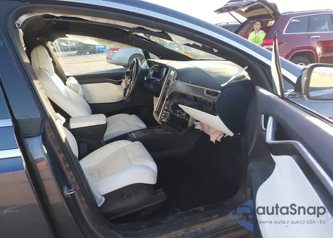 2018 Tesla Model X 100D/75D/P100D z USA, uszkodzony, nr VIN 5YJXCBE45JF089774